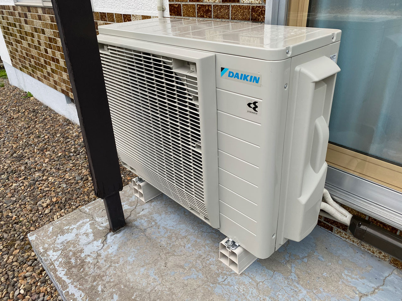 DAIKIN エアコン ATR56SPE3-W （室外機）うるさら - エアコン